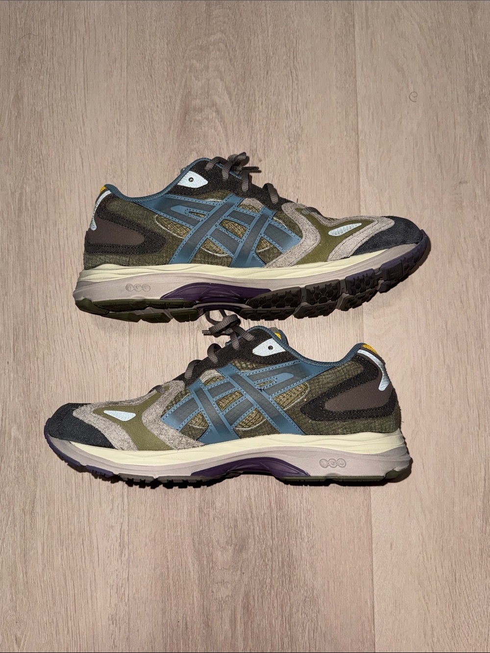 ASICS Men's Olive Green and Gray Athletic Sneakers/Yellow Highlights/Blue Logo - Picture 3 of 9
